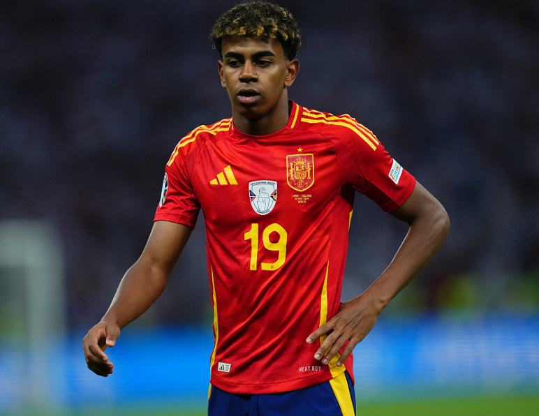 巴萨战术新探：弗里克试水亚马尔中路转型